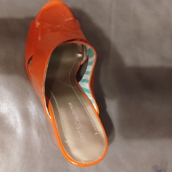 BCBG ENERATION tangerine wedges - Picture 2 of 4